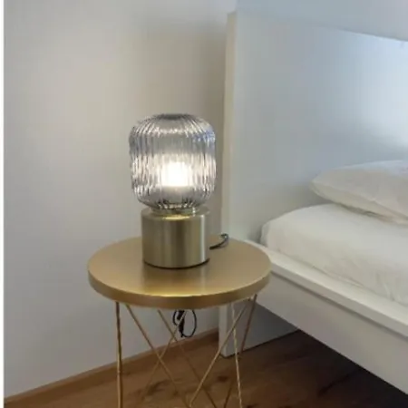 Light Filled 1br W Terrace&parking Apartment *
